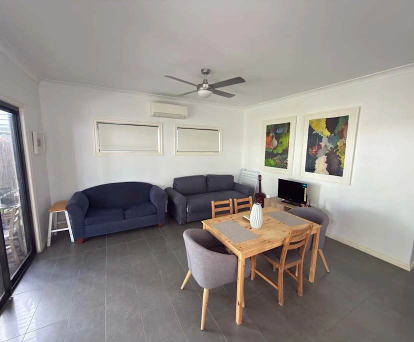 Furnished room in a flatshare