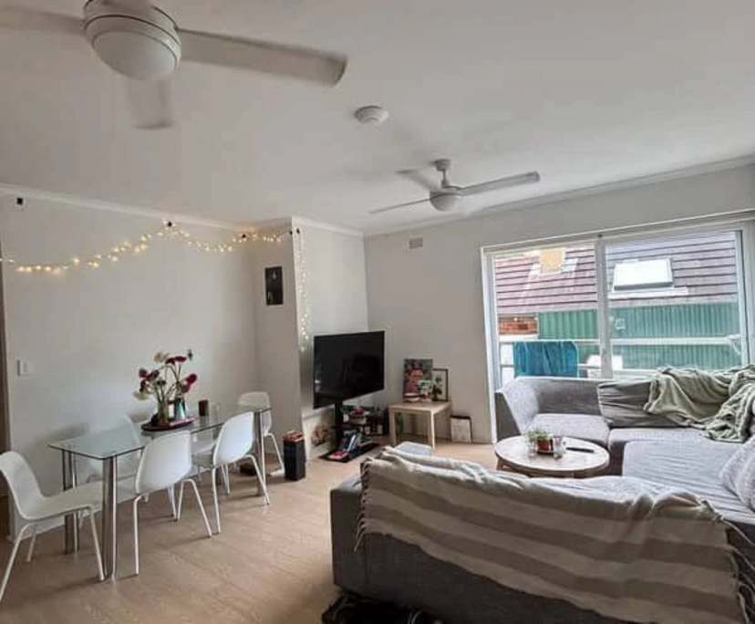 Furnished room in a flatshare