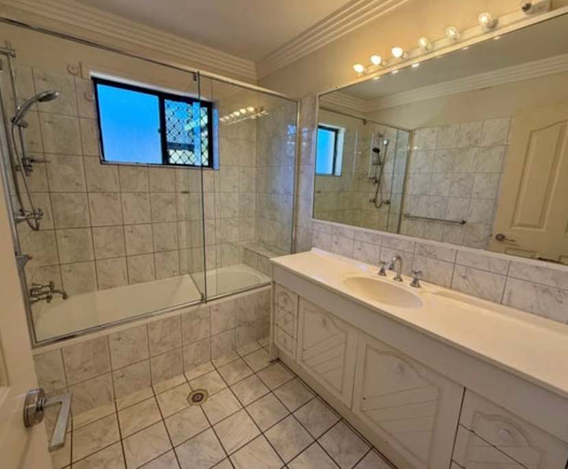 $340, Share-house, 3 bathrooms, Bundall QLD 4217