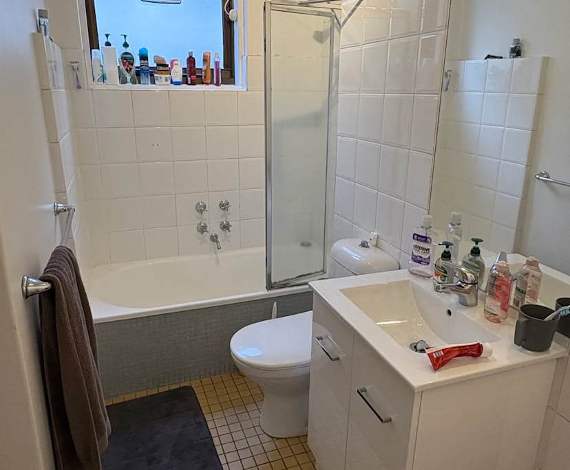 Furnished room in a flatshare