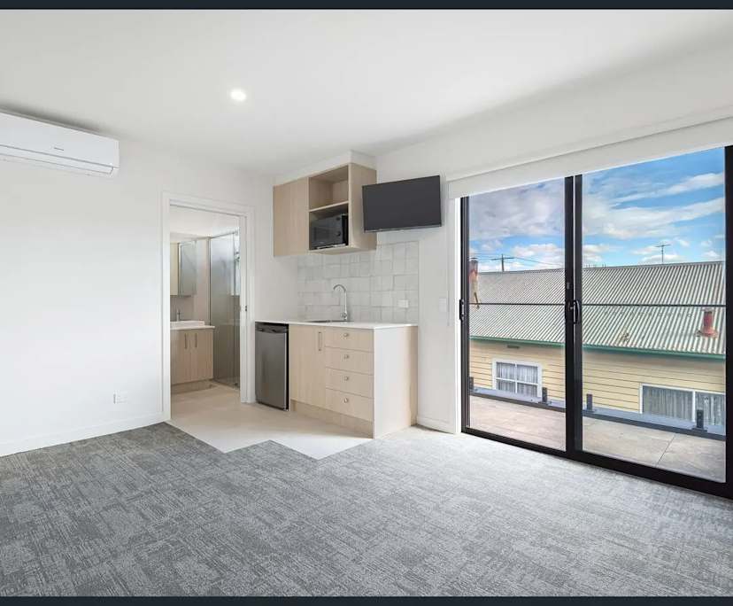 Unfurnished room with own bathroom