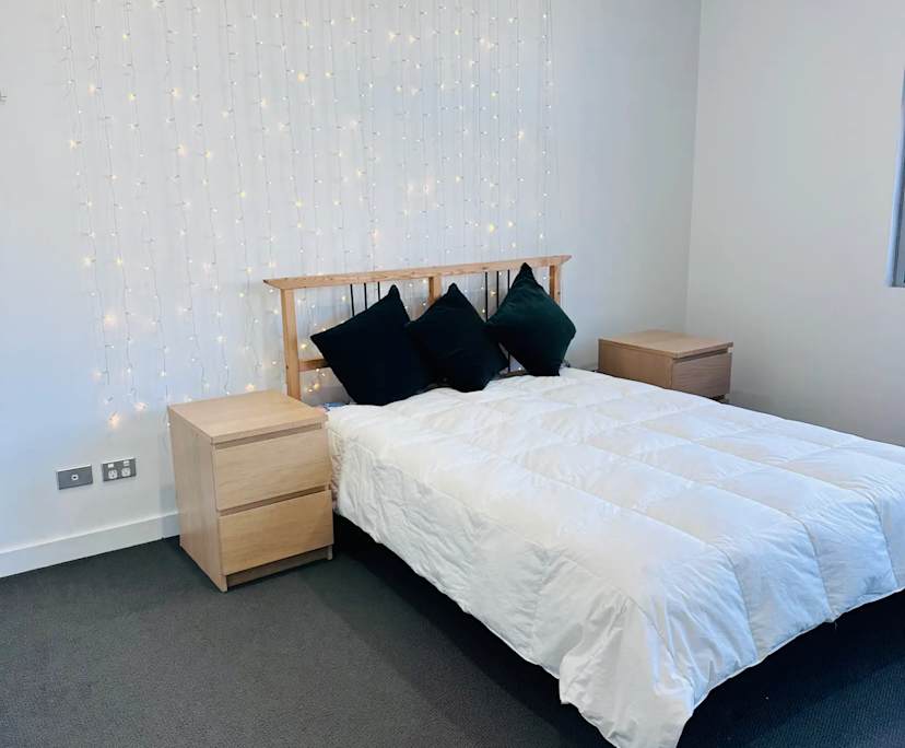 Furnished room in a flatshare