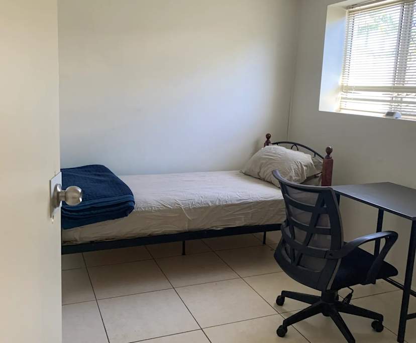 Furnished room in a share house