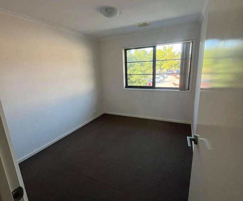 Unfurnished room in a flatshare