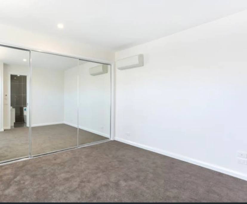 Unfurnished room with own bathroom