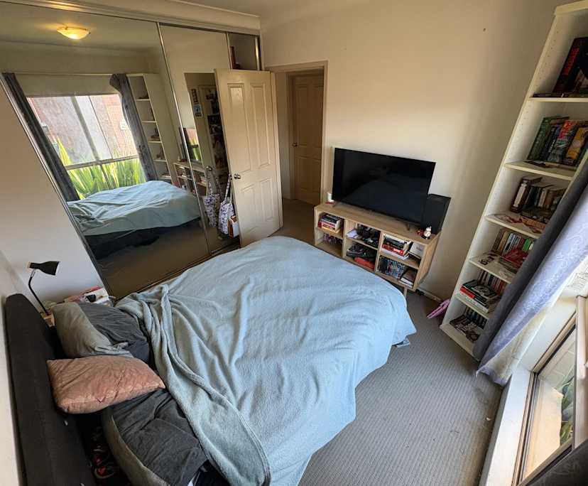 Unfurnished room in a flatshare