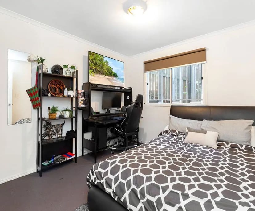 Unfurnished room in a share house