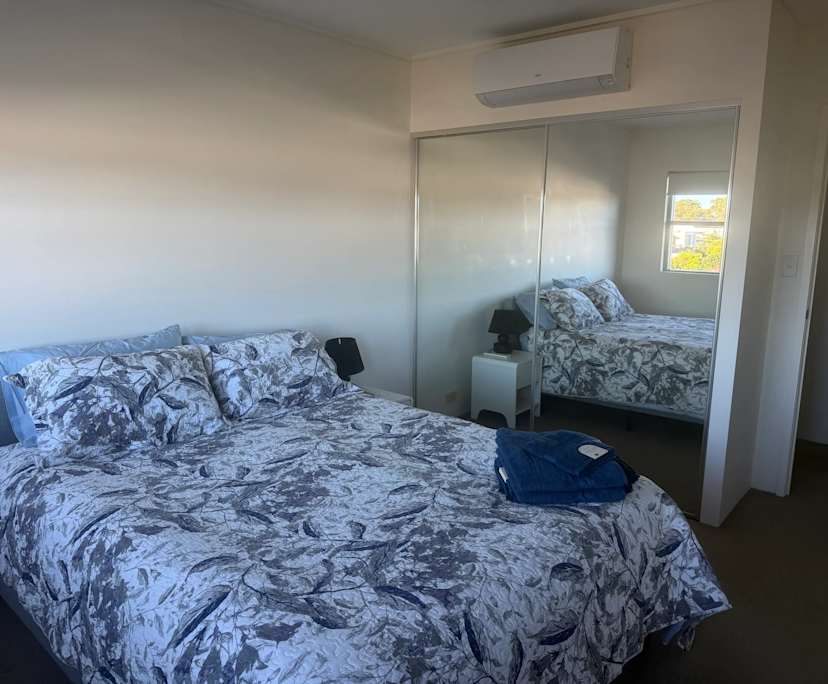 $550, Student-accommodation, 2 bathrooms, Miami QLD 4220