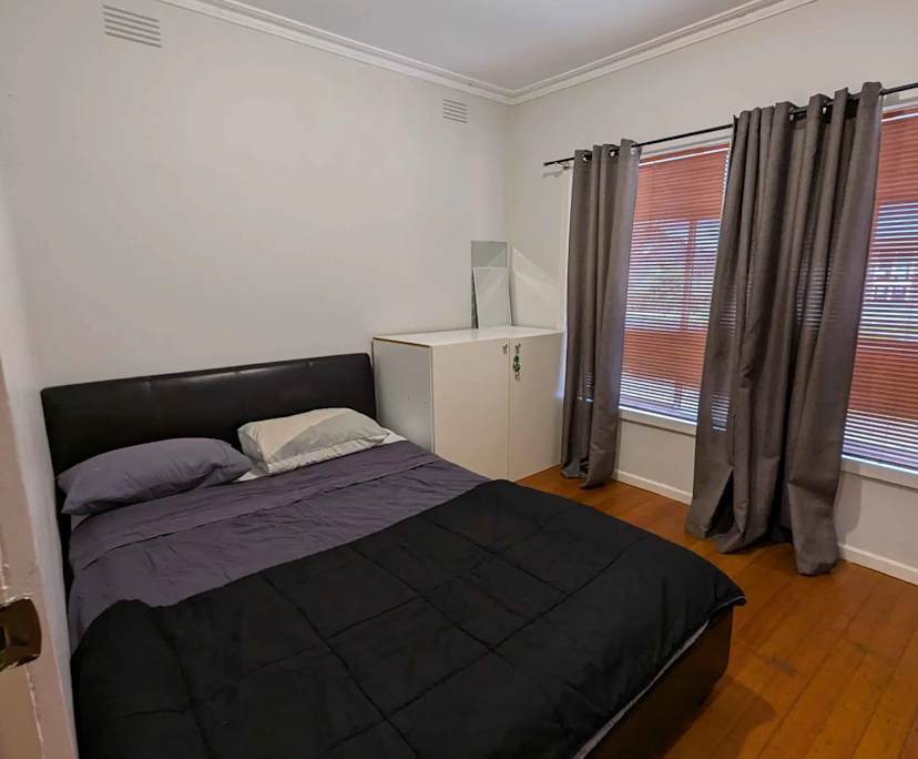 Room in a share house