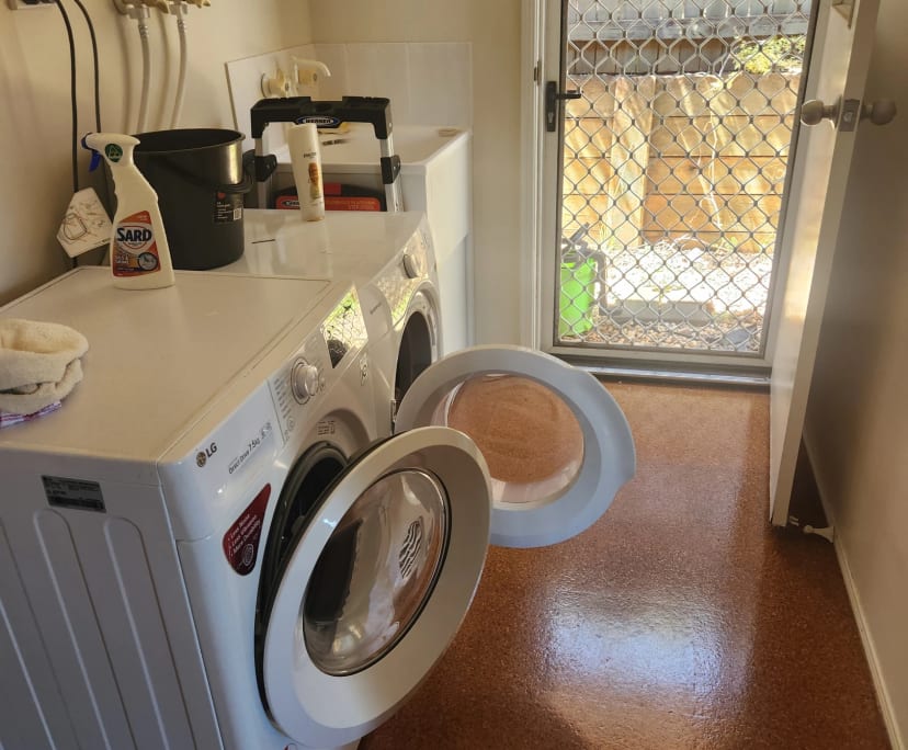 $280, Homestay, 4 bathrooms, Middle Ridge QLD 4350