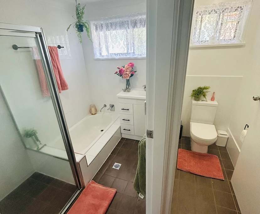 $200, Share-house, 4 bathrooms, Mount Austin NSW 2650