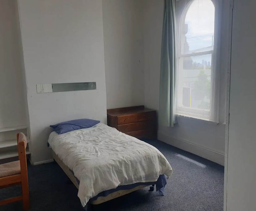 Furnished room in a flatshare