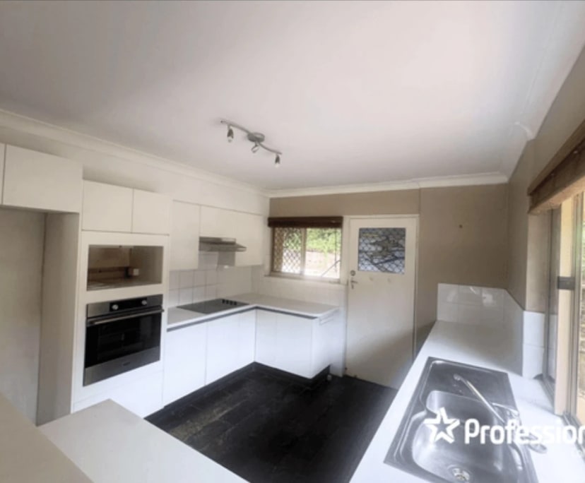 Unfurnished room with own bathroom