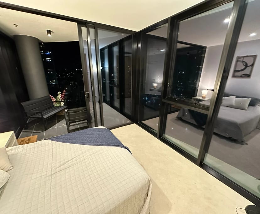 $1,250, Whole-property, 2 bathrooms, Main Beach QLD 4217