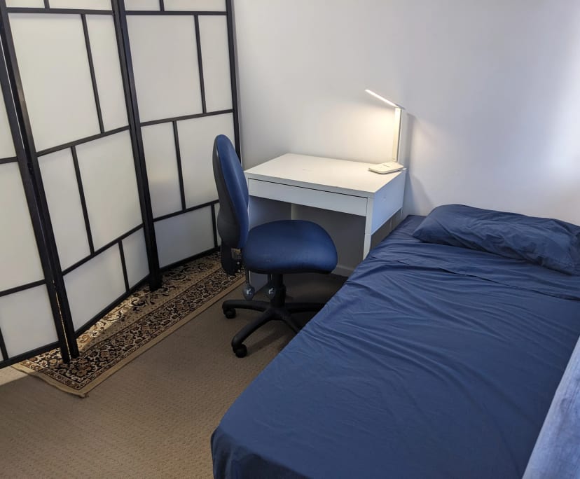 Furnished room in a flatshare