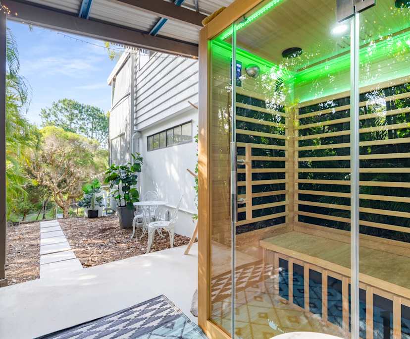 $1,100, Whole-property, 3 bathrooms, Little Mountain QLD 4551