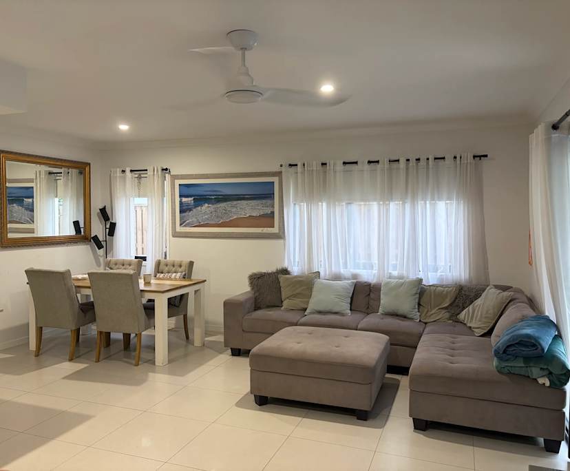 $350, Share-house, 3 bathrooms, Hope Island QLD 4212