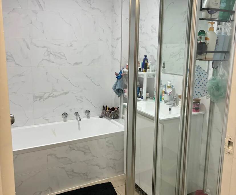 Furnished room in a flatshare