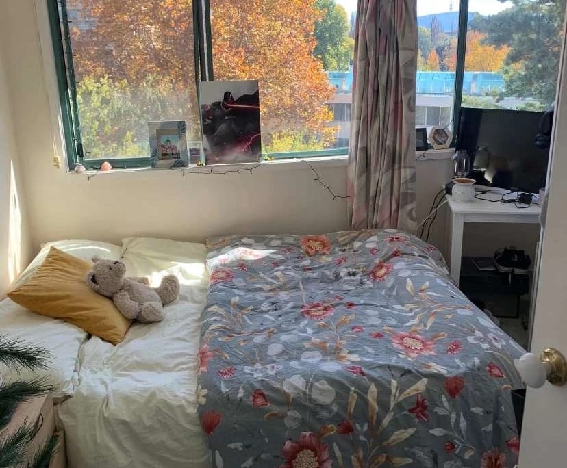 Unfurnished room in a flatshare