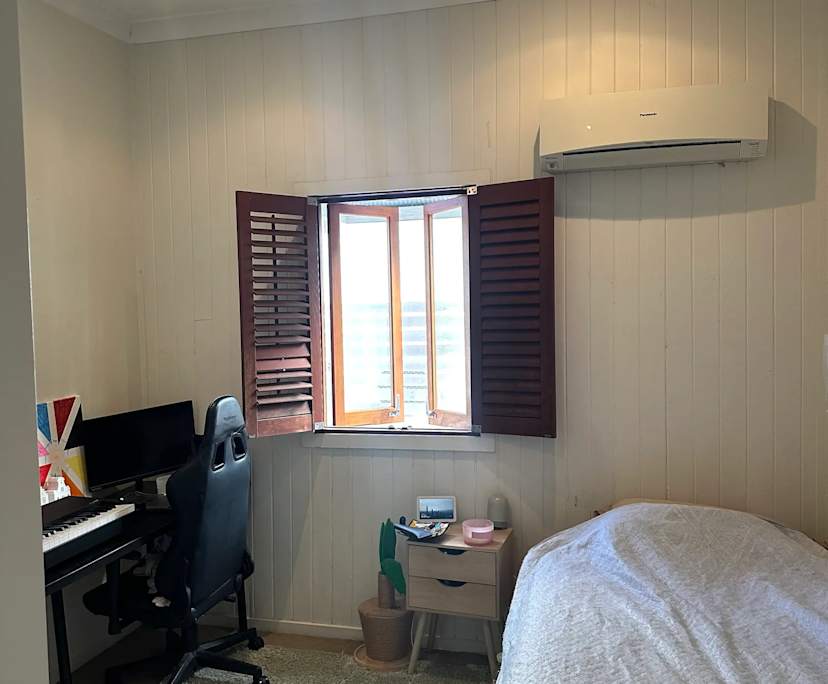 Room in a share house