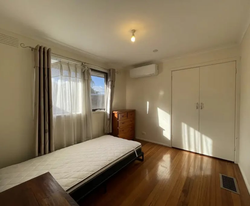 Room in a share house