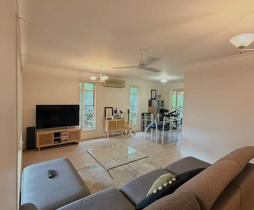 Room in a share house