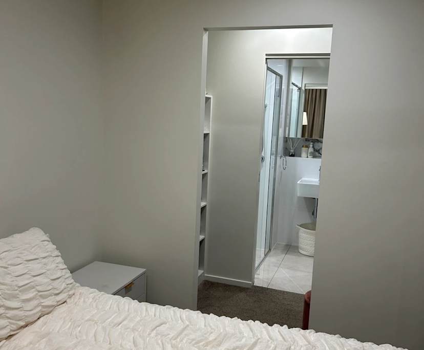 Furnished room with ensuite in a flatshare