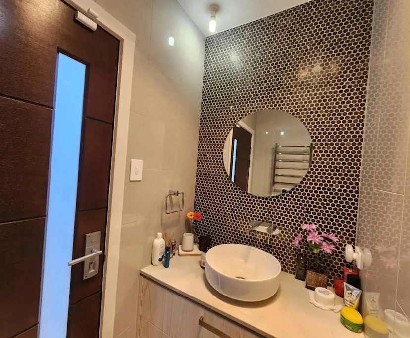 Room in a share house
