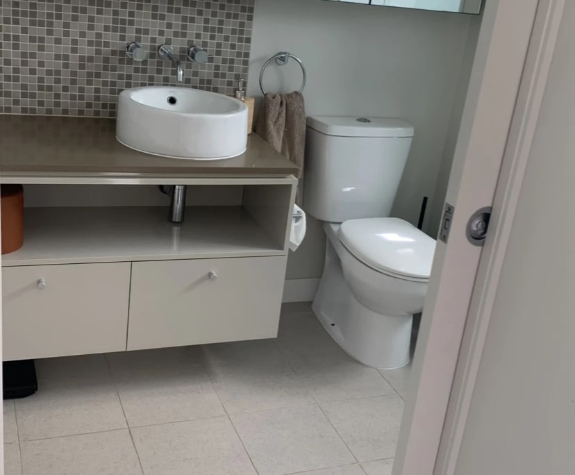 Furnished room with ensuite in a flatshare