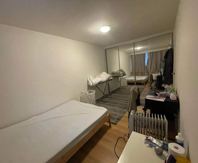 Furnished room in a flatshare