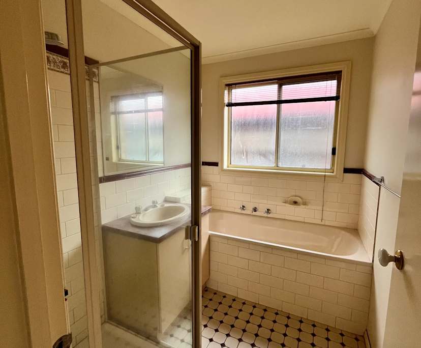 Whole property with 3 rooms for rent