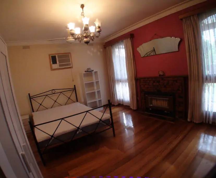 Room in a share house