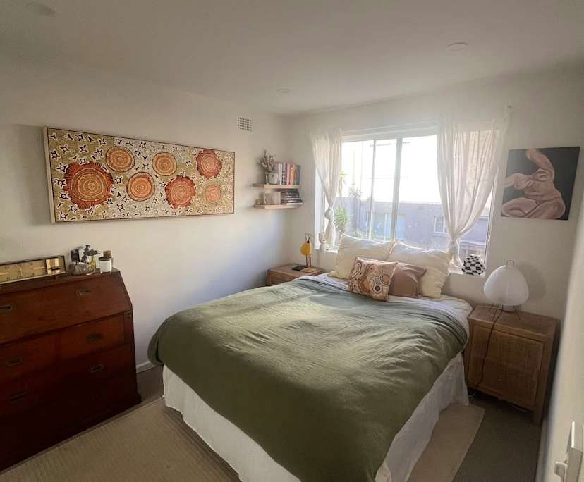 Furnished room in a flatshare
