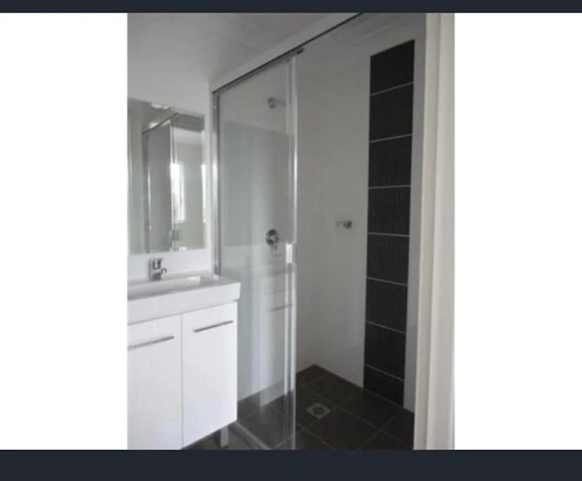 Furnished room with ensuite in a flatshare