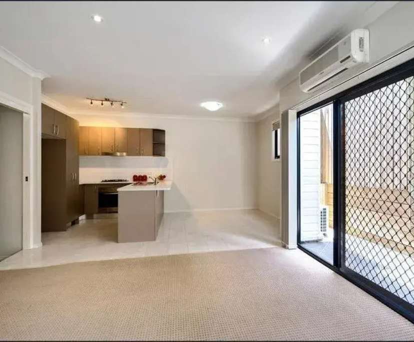 Unfurnished room in a share house