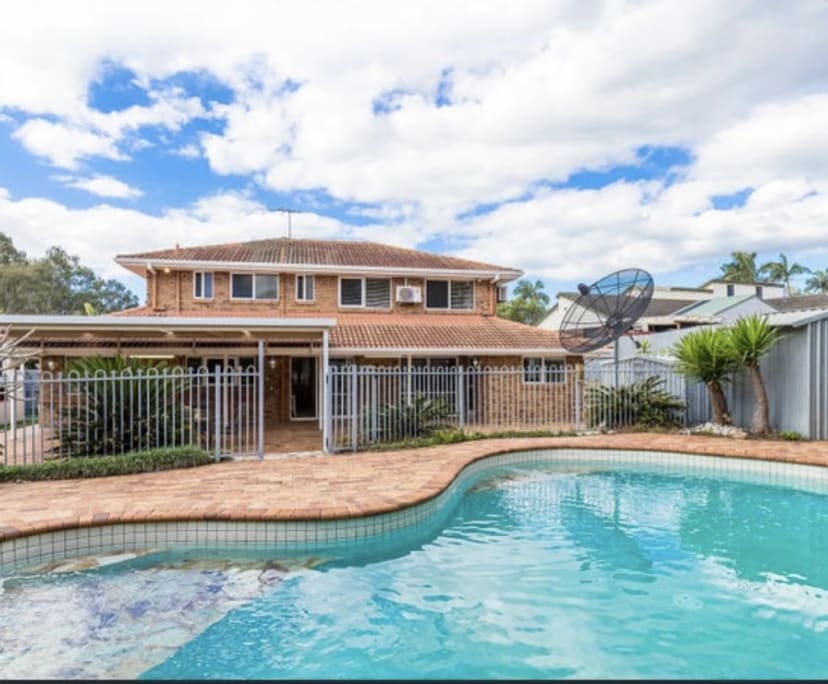 2 Rooms for Rent in Carindale, Brisbane 250, Unfu...