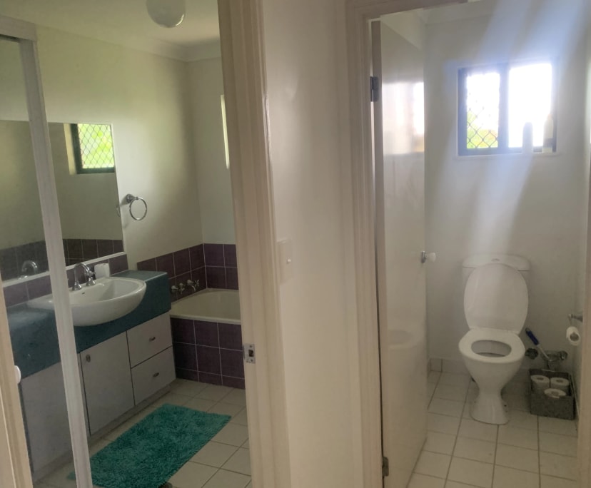 Room for Rent in White Rock, Cairns 150, Furnishe...