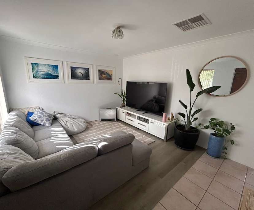 Room in a share house