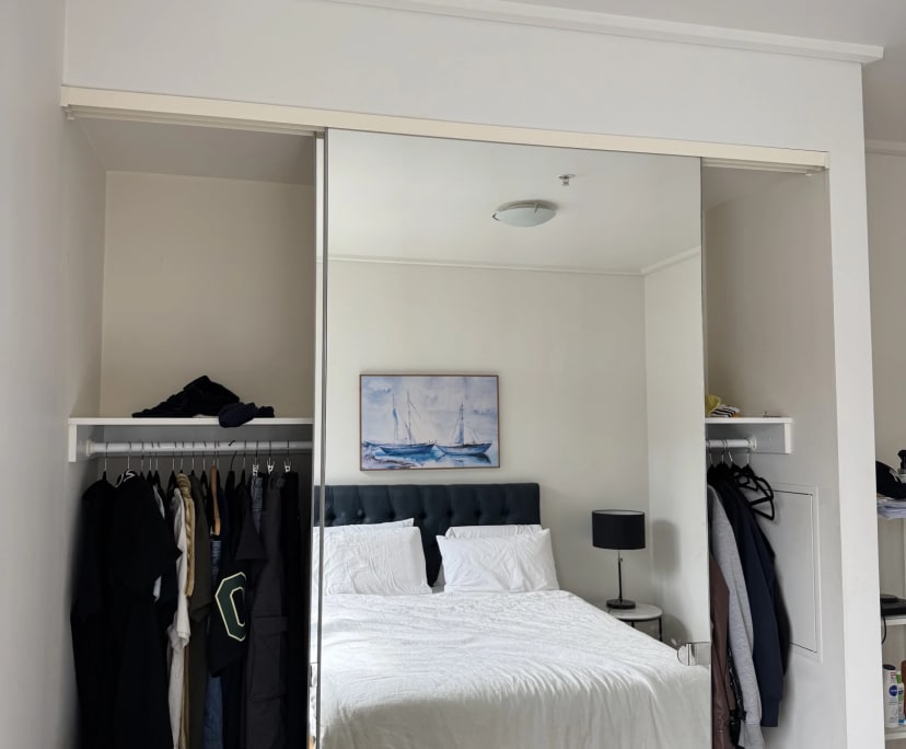 Furnished room with ensuite in a flatshare