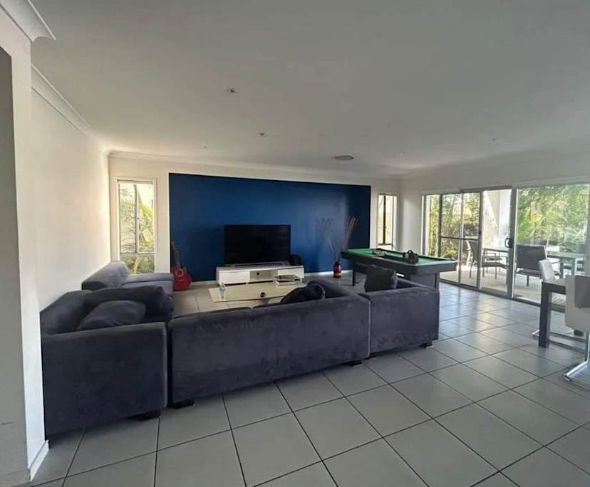 $350, Share-house, 4 bathrooms, Biggera Waters QLD 4216