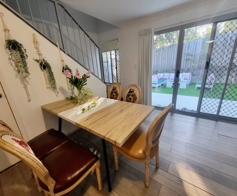 $290, Share-house, 3 bathrooms, Pacific Pines QLD 4211