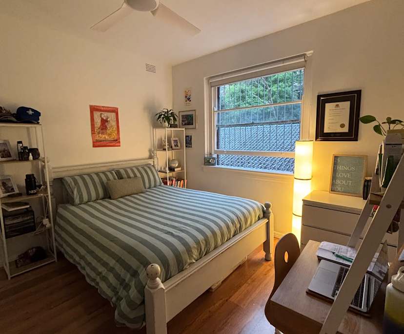 Furnished room in a flatshare