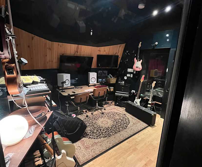 Room in a share house