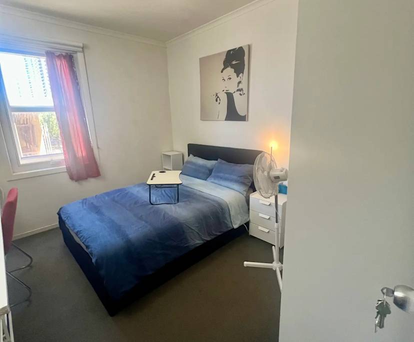 Furnished room in a flatshare