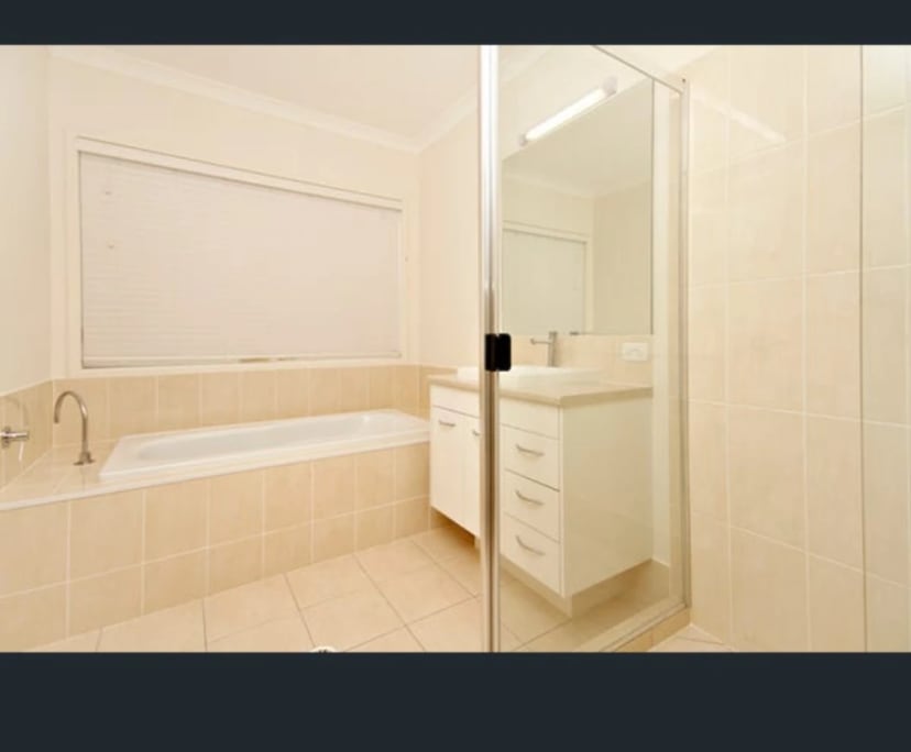 $240, Share-house, 4 bathrooms, Birtinya QLD 4575