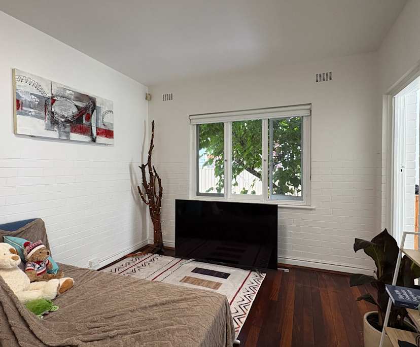 Furnished room in a flatshare