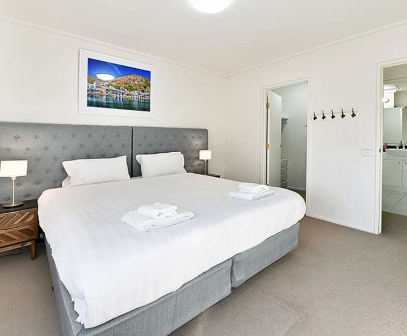 $940, Whole-property, 2 bathrooms, Melbourne VIC 3000
