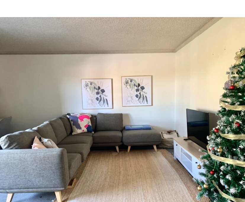 Furnished room in a flatshare