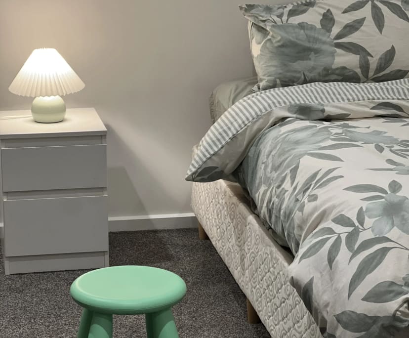 Furnished room in a flatshare