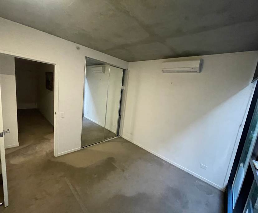 Unfurnished room with own bathroom